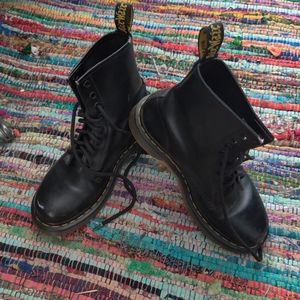 Dr. Marten's bouncing souls black combat boots